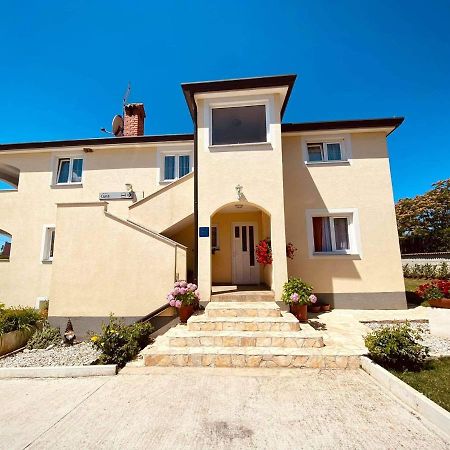Apartman Luna Sveti Lovreč Pazenatički Exterior foto