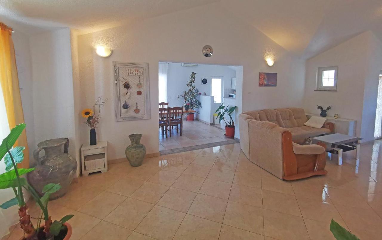 Apartman Luna Sveti Lovreč Pazenatički Exterior foto