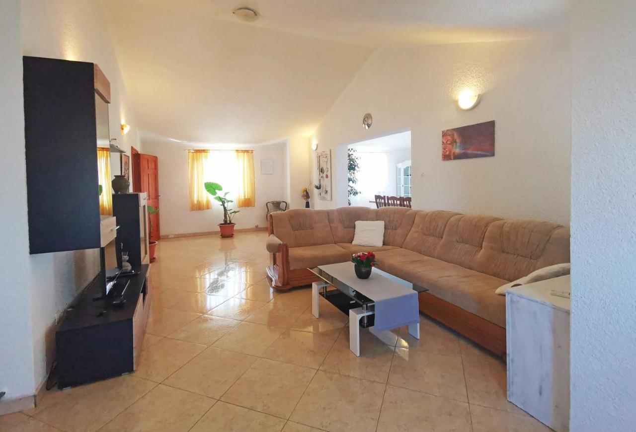 Apartman Luna Sveti Lovreč Pazenatički Exterior foto