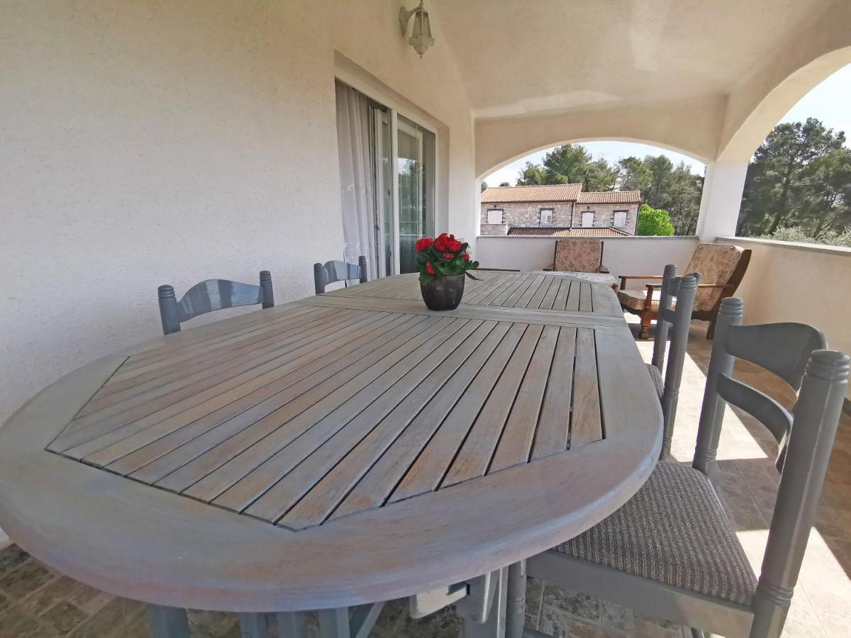 Apartman Luna Sveti Lovreč Pazenatički Exterior foto
