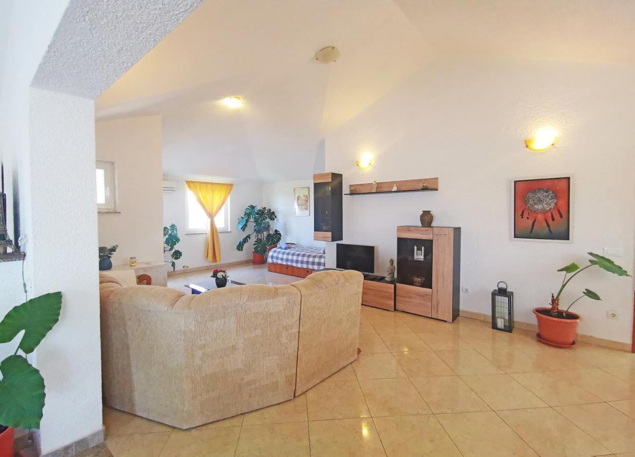 Apartman Luna Sveti Lovreč Pazenatički Exterior foto
